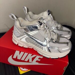 Kids nike vomero 5 silver size 13